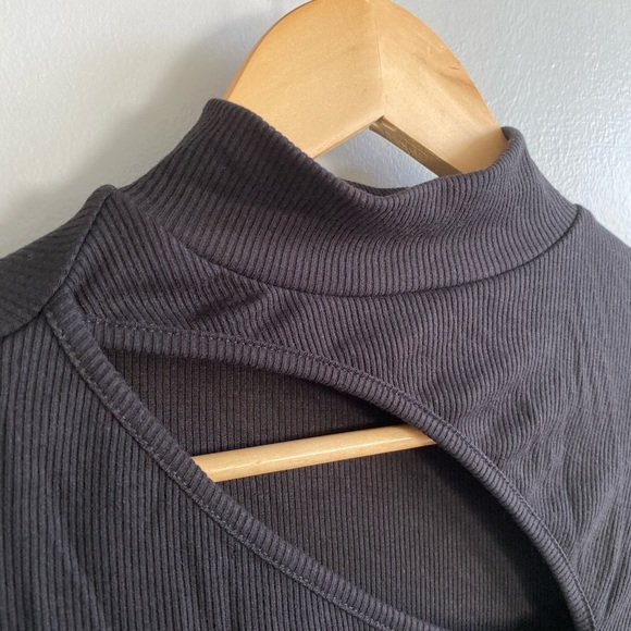 Split Front Top - Picture 6 of 9